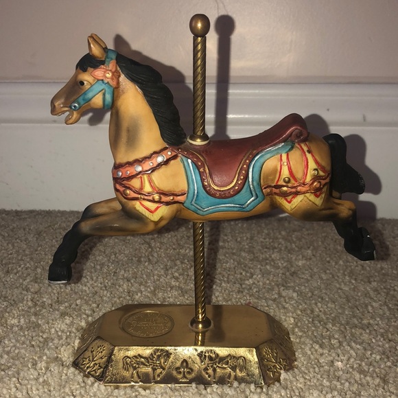 Carousel Collection 8105 Westland 127 / 18,000 - Picture 2 of 4